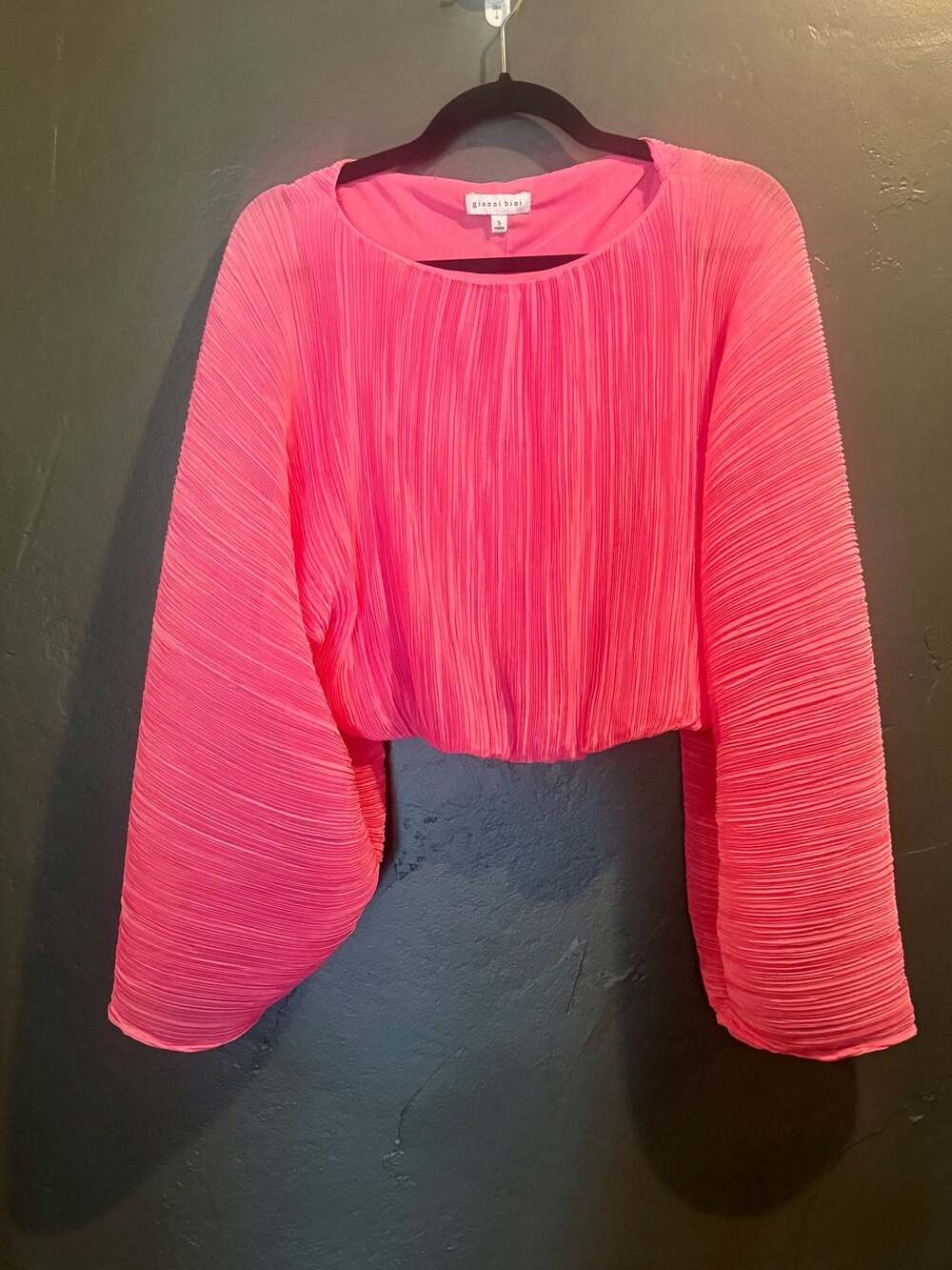 Gianni Bini Hot Pink Pleated Long Sleeve Crop Top Size S